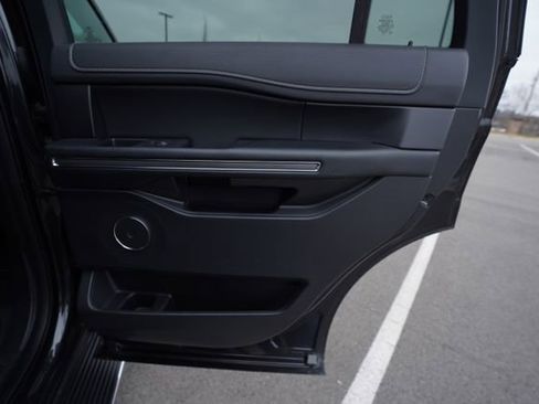 Used 2023 Ford Expedition XLT image 22