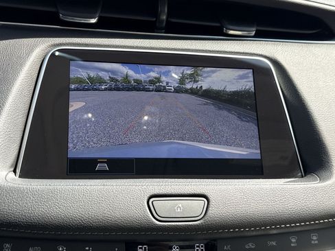 Used 2023 Cadillac XT4 Luxury w/ Cold Weather Package FWD image 19