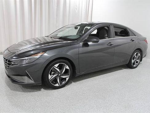 Used 2021 Hyundai Elantra SEL w/ Convenience + Premium Package FWD image 3