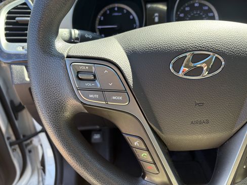 Used 2019 Hyundai Santa Fe XL SE image 28