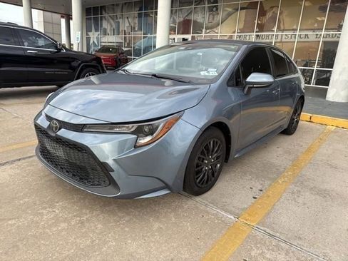 Used 2020 Toyota Corolla LE image 2