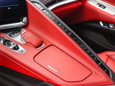 Used 2022 Chevrolet Corvette Stingray Premium Cpe w/ Z51 Performance Package RWD image 21