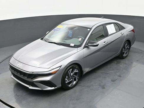 Certified 2025 Hyundai Elantra Sport image 38