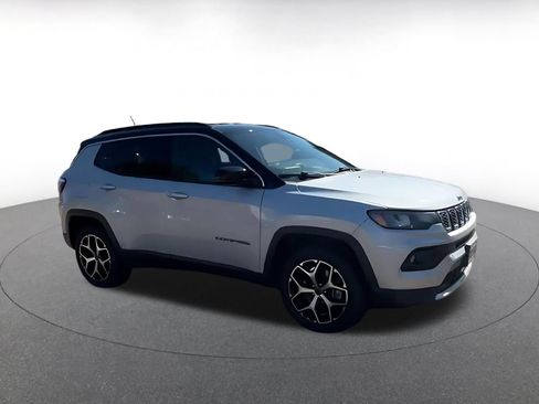 Used 2025 Jeep Compass Limited AWD/4WD image 2