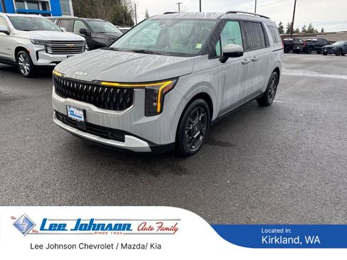 Used 2025 Kia Carnival EX image 1