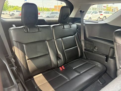 Used 2021 Ford Explorer XLT w/ Equipment Group 202A AWD/4WD image 16