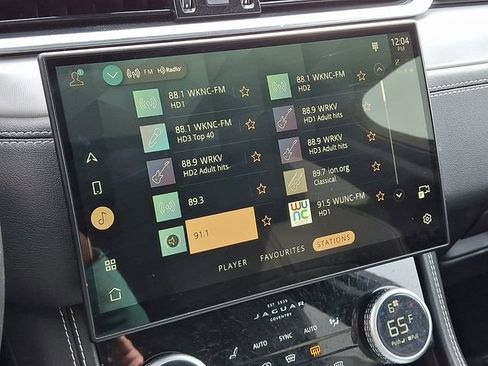 Used 2024 Jaguar F-PACE R-Dynamic S image 22