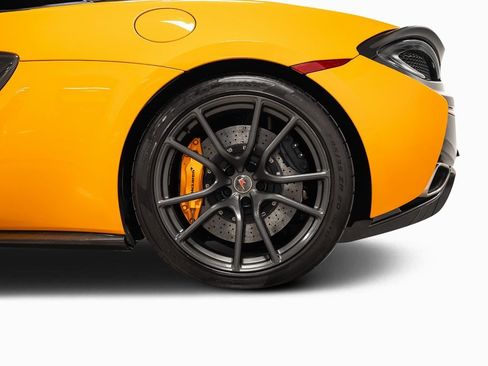 Used 2018 McLaren 570S Spider image 16