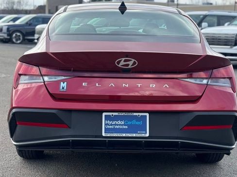 Used 2025 Hyundai Elantra SE image 4