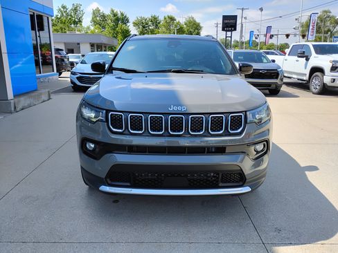 Used 2023 Jeep Compass Limited AWD/4WD image 2
