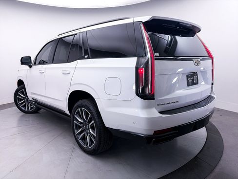 Used 2022 Cadillac Escalade Sport Platinum AWD/4WD image 2