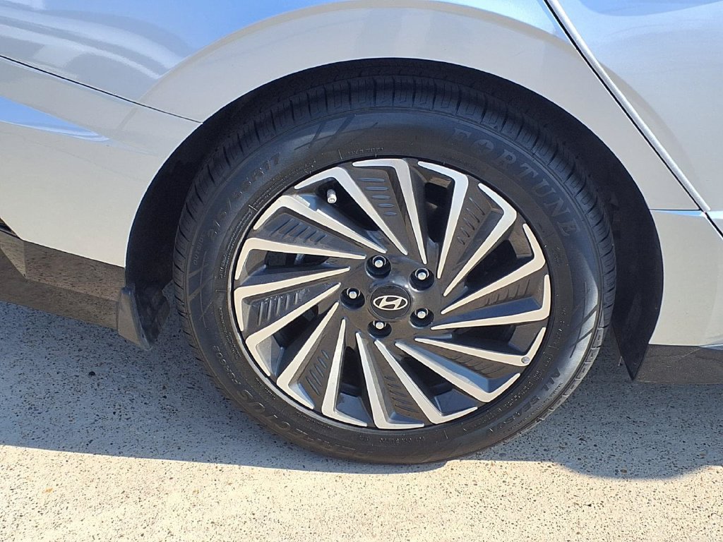 Used 2025 Hyundai Sonata Limited FWD image 10