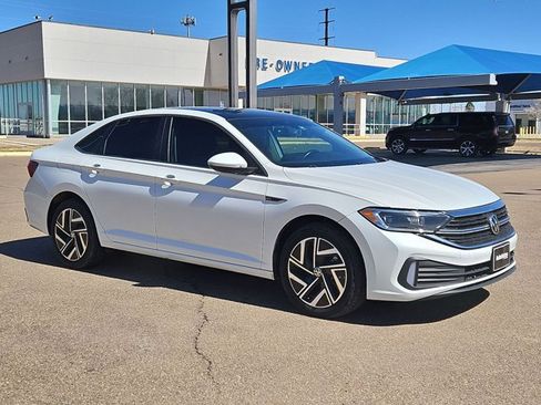 Used 2022 Volkswagen Jetta SEL image 3