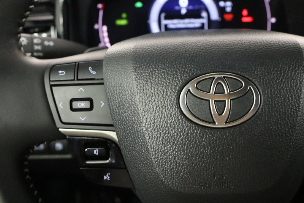 Used 2026 Toyota Camry SE FWD image 8