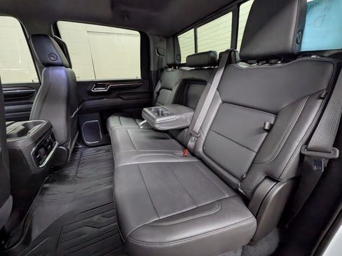 Used 2024 GMC Sierra 2500 SLT w/ SLT Premium Package image 4