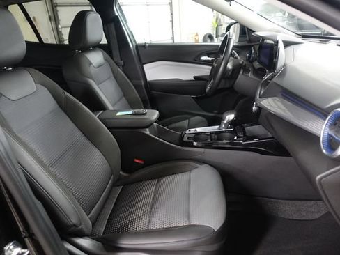 Used 2025 Chevrolet Trax LT w/ Driver Confidence Package FWD image 25