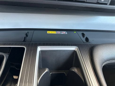 Certified 2025 Toyota Sienna XLE FWD image 32