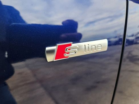 Used 2022 Audi Q3 2.0T Premium w/ Convenience Package image 9