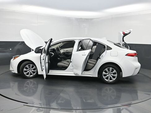 Used 2023 Toyota Corolla LE FWD image 34