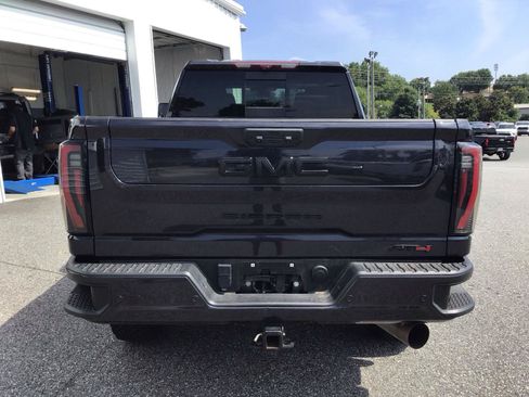 Used 2024 GMC Sierra 2500 AT4 w/ AT4 Premium Plus Package AWD/4WD image 3
