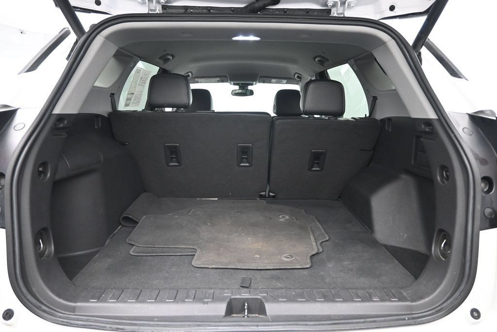 Used 2024 GMC Terrain SLT AWD/4WD image 27