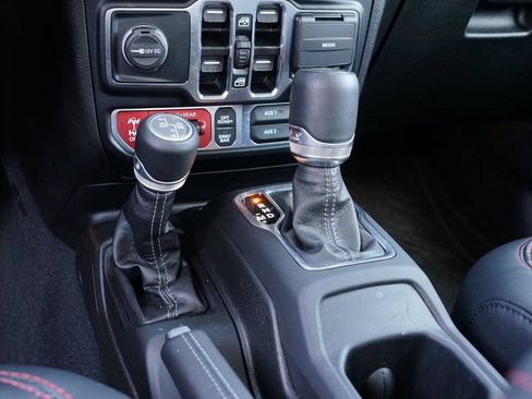 Used 2024 Jeep Gladiator Rubicon AWD/4WD image 26