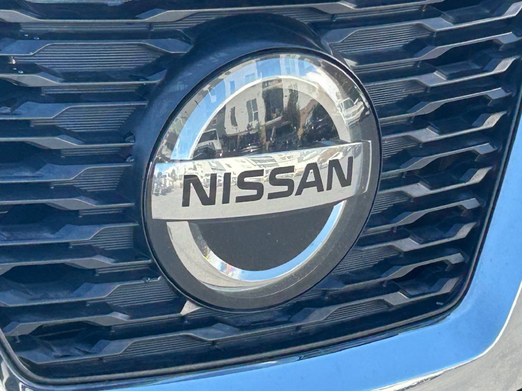 Used 2018 Nissan Rogue SV AWD/4WD image 22