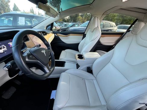 Used 2018 Tesla Model X 75D image 7