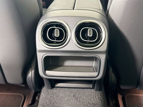 New 2025 Mercedes-Benz C 300 Sedan image 28