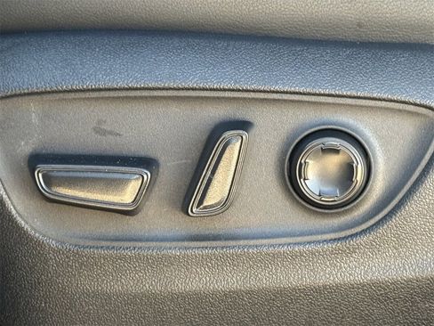 Used 2025 Toyota Sienna Platinum image 18