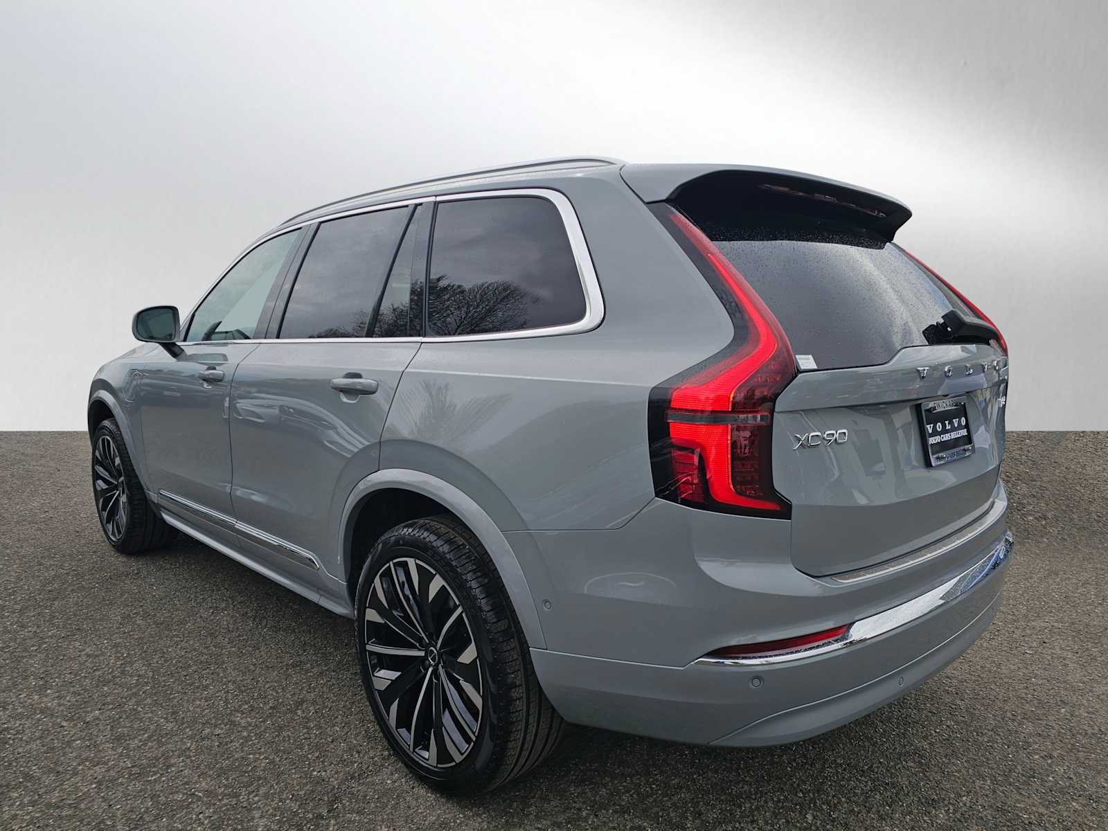 New 2026 Volvo XC90 T8 Plus w/ Protection Package AWD/4WD image 5
