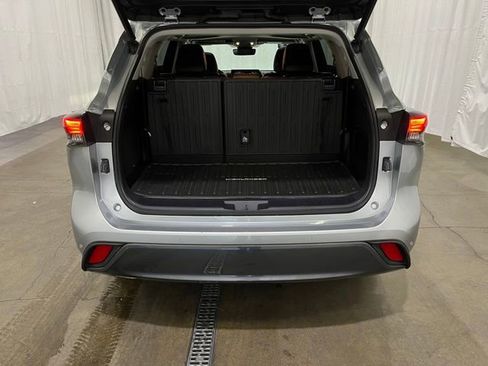 Used 2022 Toyota Highlander Limited AWD/4WD image 13