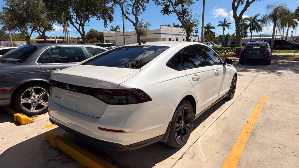 Used 2025 Honda Accord SE image 10