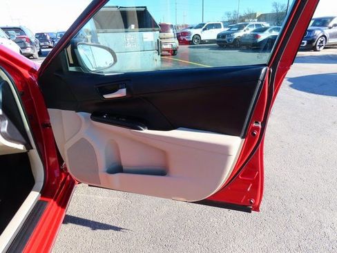 Used 2013 Toyota Camry LE image 9