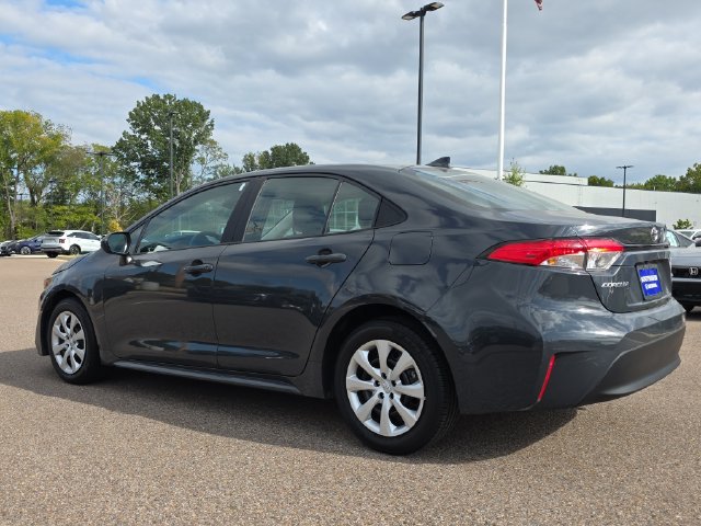 Used 2024 Toyota Corolla LE FWD image 5