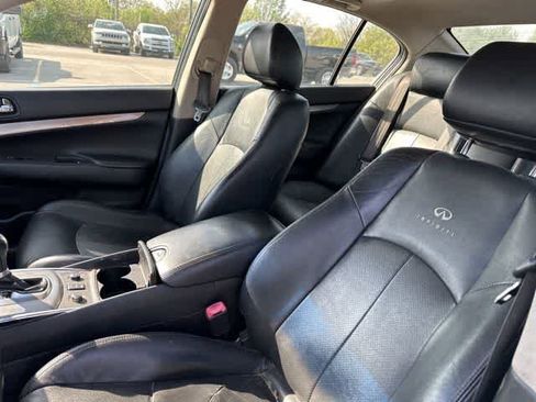 Used 2013 INFINITI G37 x w/ Premium Pkg image 3