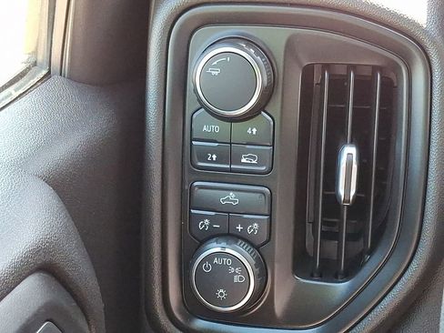 Used 2020 Chevrolet Silverado 1500 Custom w/ Custom Value Package image 22