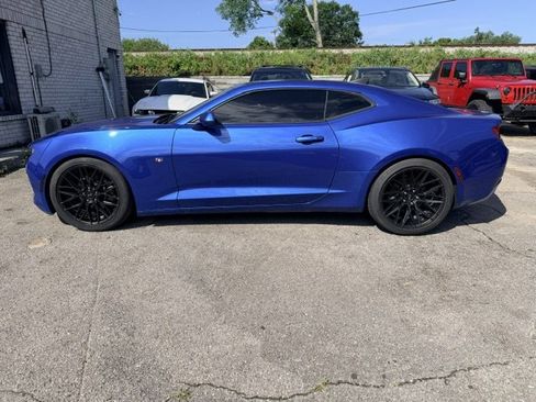 Used 2017 Chevrolet Camaro LT w/ Technology Package RWD image 8