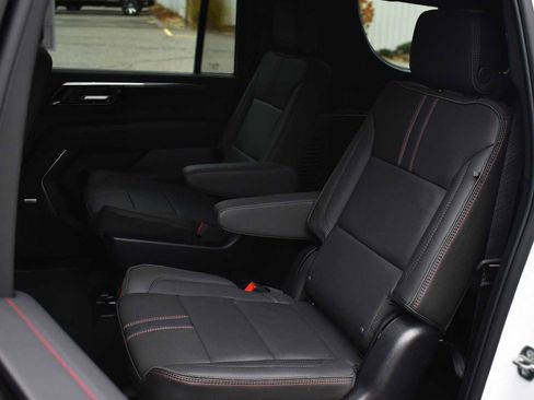 New 2026 Chevrolet Suburban RST image 12