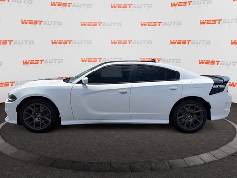 Used 2017 Dodge Charger R/T RWD image 2