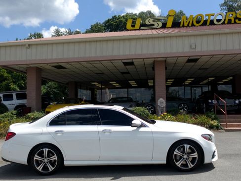 Used 2017 Mercedes-Benz E 300 4MATIC image 2