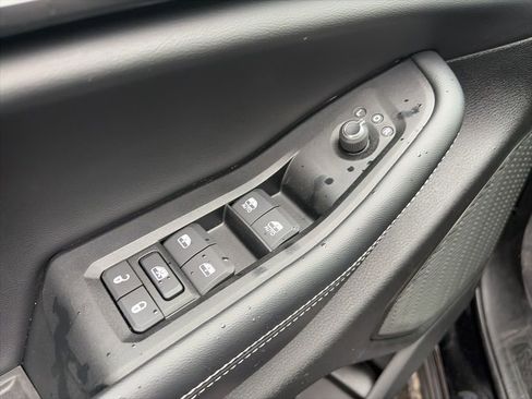 Used 2025 Jeep Grand Cherokee L Altitude image 8