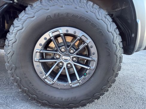 Used 2019 Ford F150 Raptor w/ Equipment Group 802A Luxury image 9