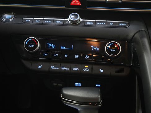 Used 2025 Hyundai Elantra SEL FWD image 17