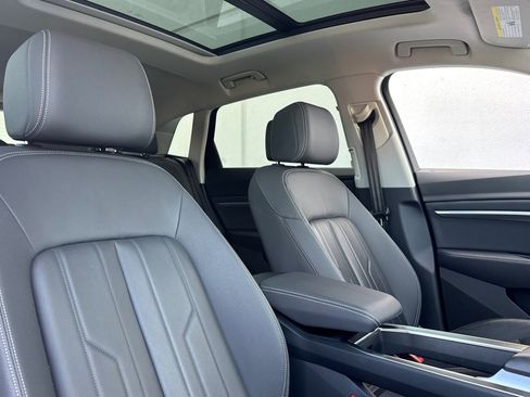 Used 2021 Audi e-tron Premium w/ Convenience Plus Package image 31