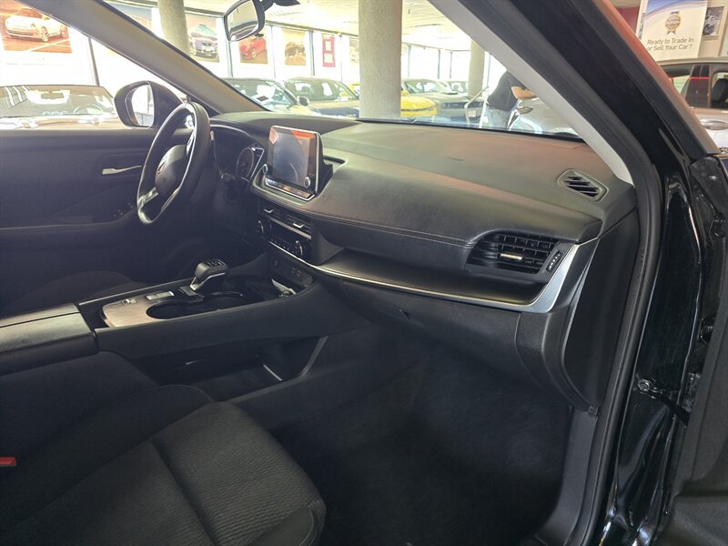 Used 2025 Nissan Rogue SV FWD image 13