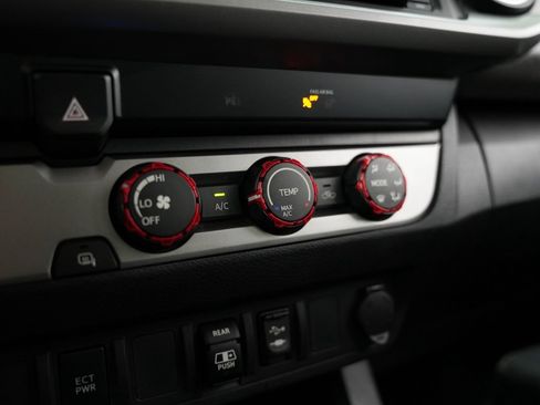 Used 2019 Toyota Tacoma SR5 image 28