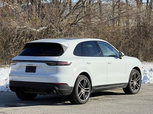 Certified 2022 Porsche Cayenne Platinum Edition image 6