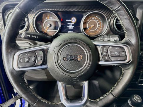 Used 2019 Jeep Wrangler Unlimited Sahara AWD/4WD image 16