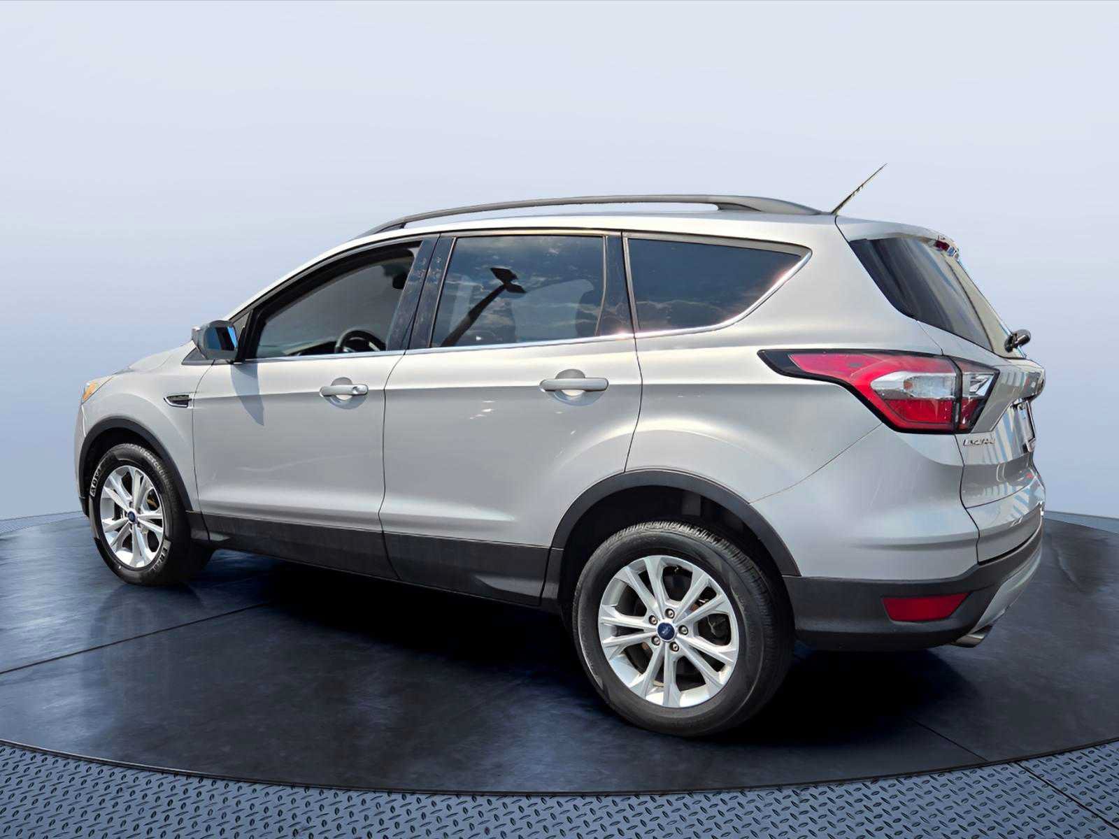 Used 2018 Ford Escape SE FWD image 4